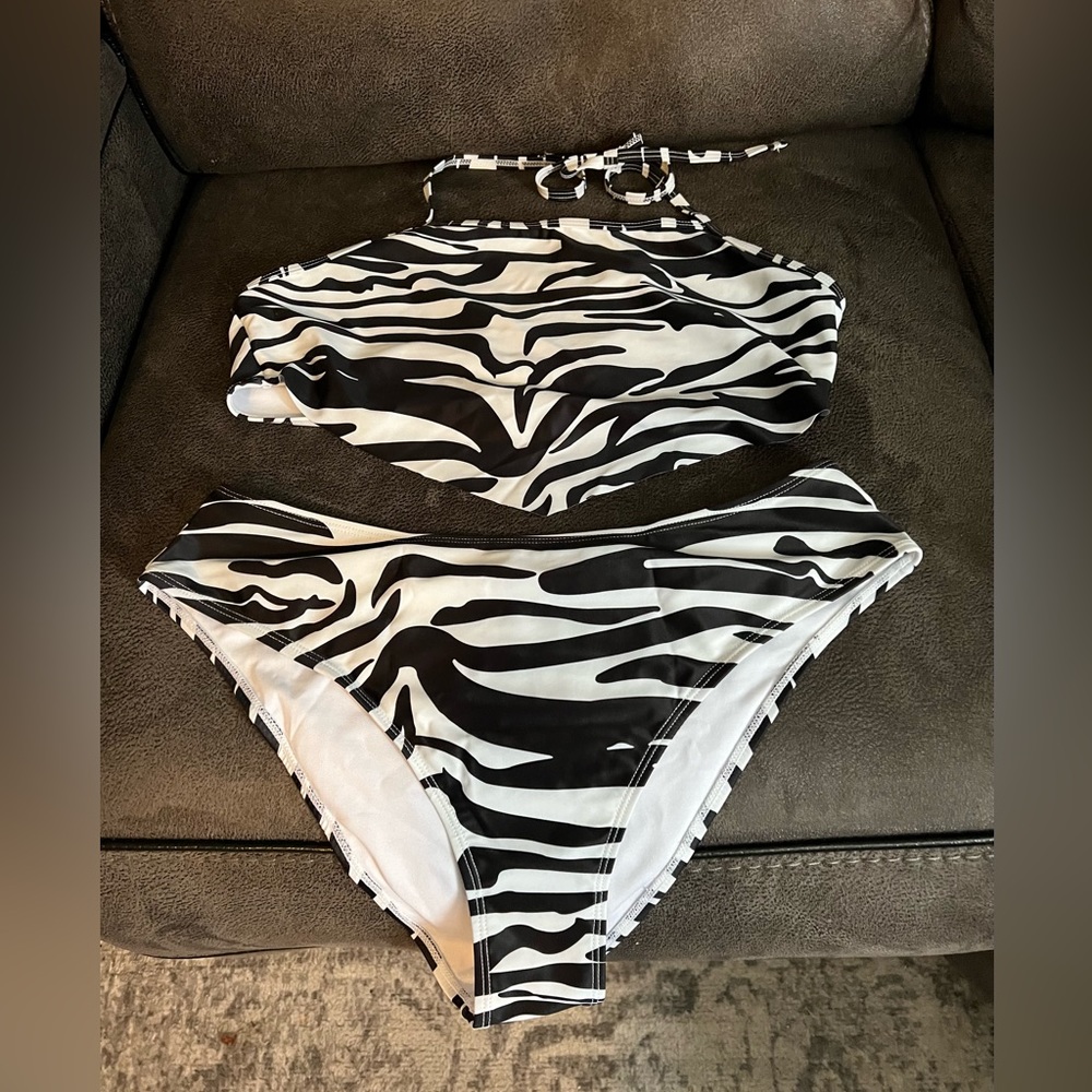 Women’s bathing suit